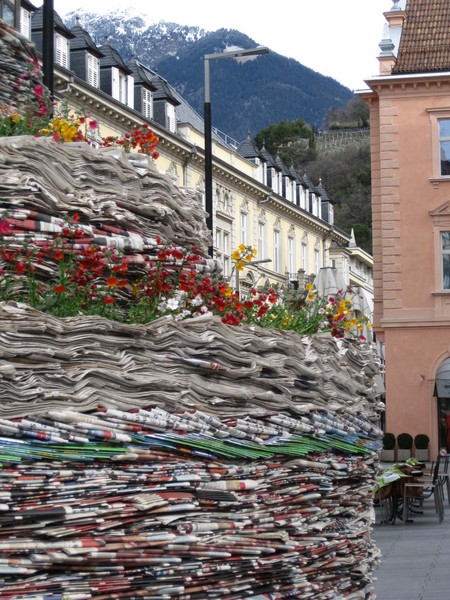 Meran Flowers (the cake)
Meran, Italy 2015
paper, flowers